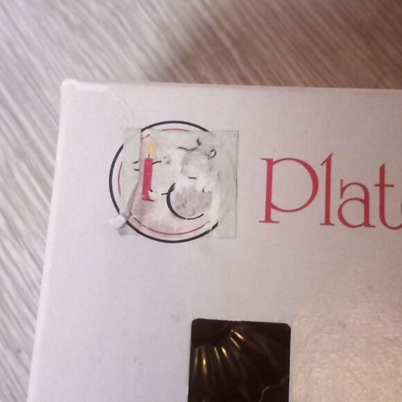 Vintage Set of 8 Plate Candle Holders 9 Red Candles Gold Metal Brass Cl… - Picture 7 of 13